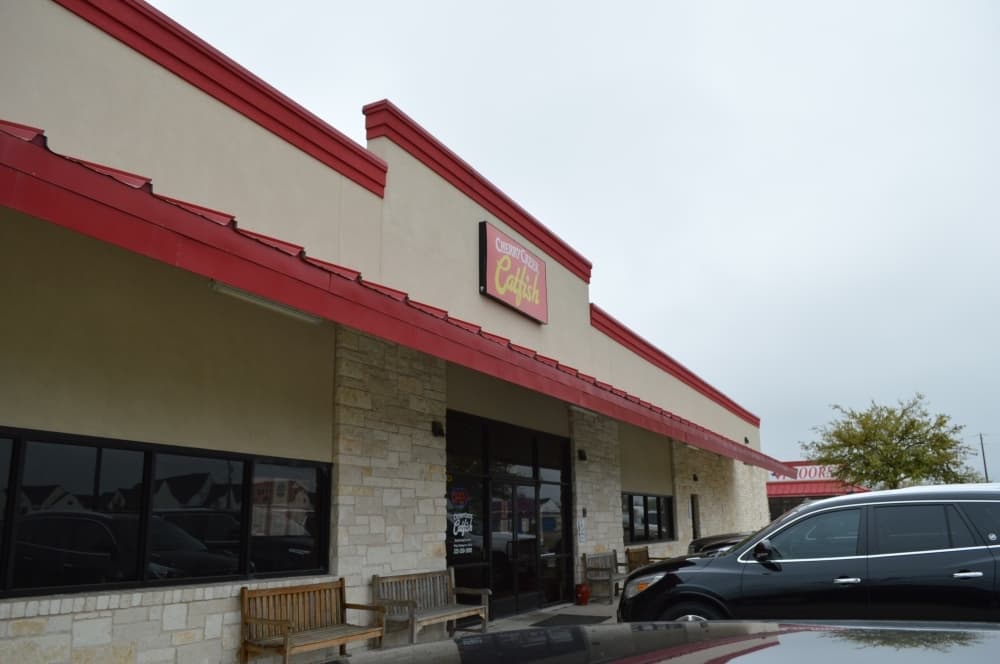 Cherry Creek Catfish Co. is operating with about half as many customers as usual. (Taylor Girtman/Community Impact Newspaper)