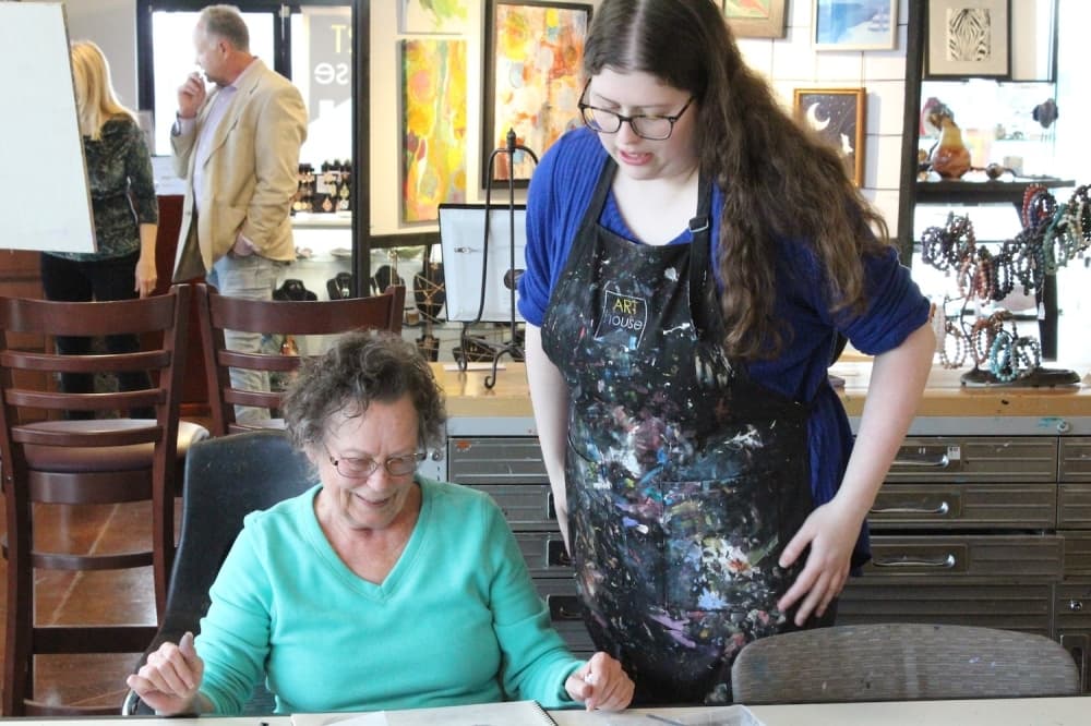 Studio Art House of Flower Mound launches online classes, offers discounted senior session
