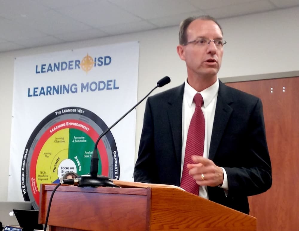 Leander ISD superintendent to host live chat at 4:30 p.m. March 25; LISD remote meeting March 26