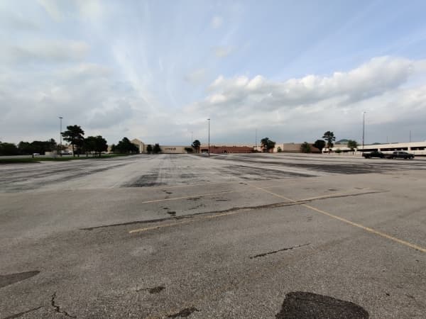 The southern parking lots at The Woodlands Mall were devoid of shoppers this week, and the mall announced March 26 it was temporarily closed. (Ben Thompson/Community Impact Newspaper)