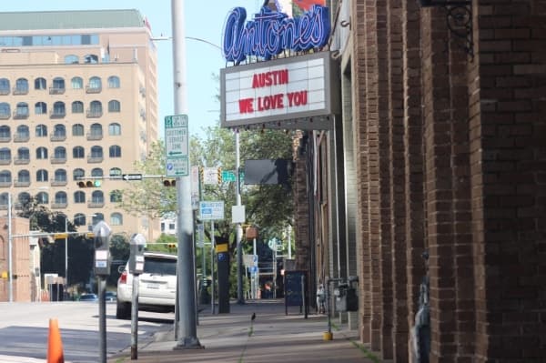 Antone's Nightclub on Fifth Street in Austin shares a message from its marquee. (Christopher Neely/Community Impact Newspaper)