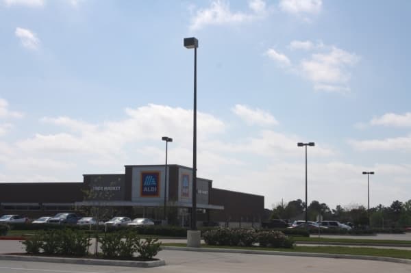 Grocery stores like Aldi are considered essential businesses and remain open during this time. (Danica Smithwick/Community Impact Newspaper)