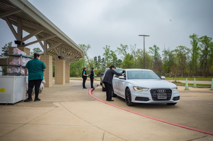 Humble ISD distributes free meals to students. (Courtesy Humble ISD)