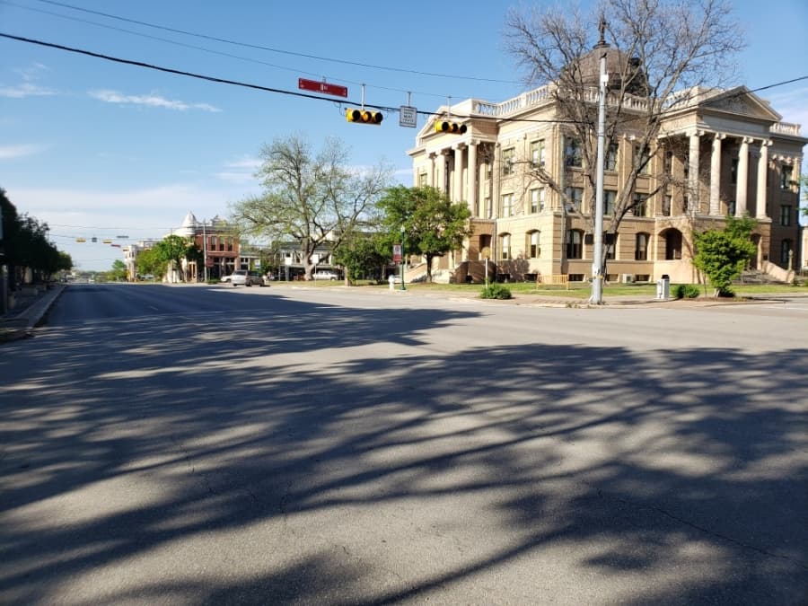 Few cars drove through the Georgetown Square along Austin Avenue at 5 p.m. April 1. (Ali Linan/Community Impact Newspaper)
