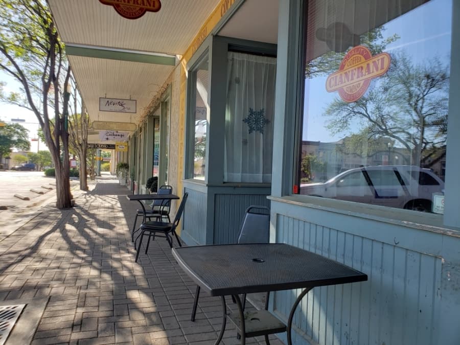 Most shops were closed on the Georgetown Square April 1. (Ali Linan/Community Impact Newspaper)