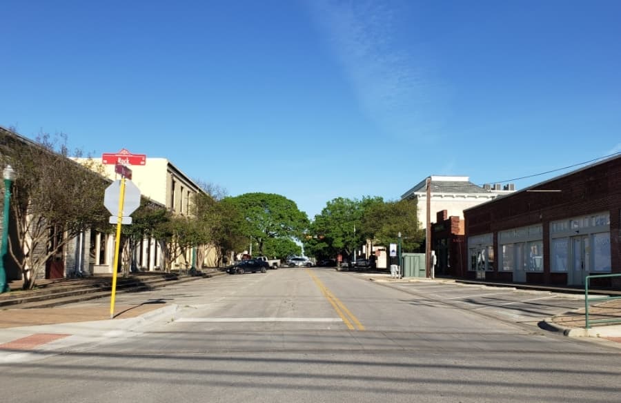 Activity was sparse on Eighth Street in downtown Georgetown April 1. (Ali Linan/Community Impact Newspaper)