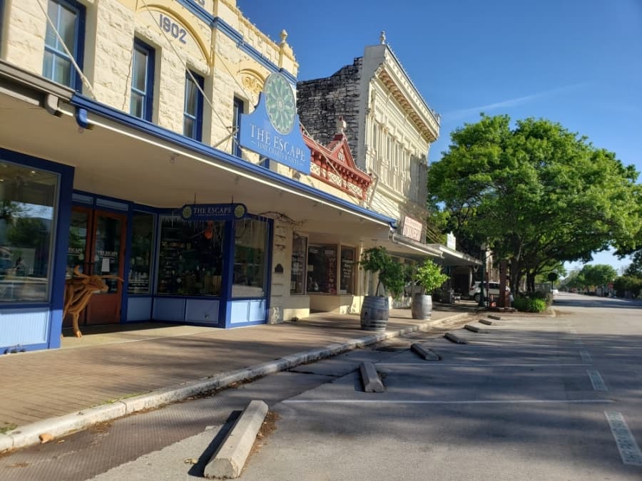 Most shops were closed on the Georgetown Square April 1. (Ali Linan/Community Impact Newspaper)