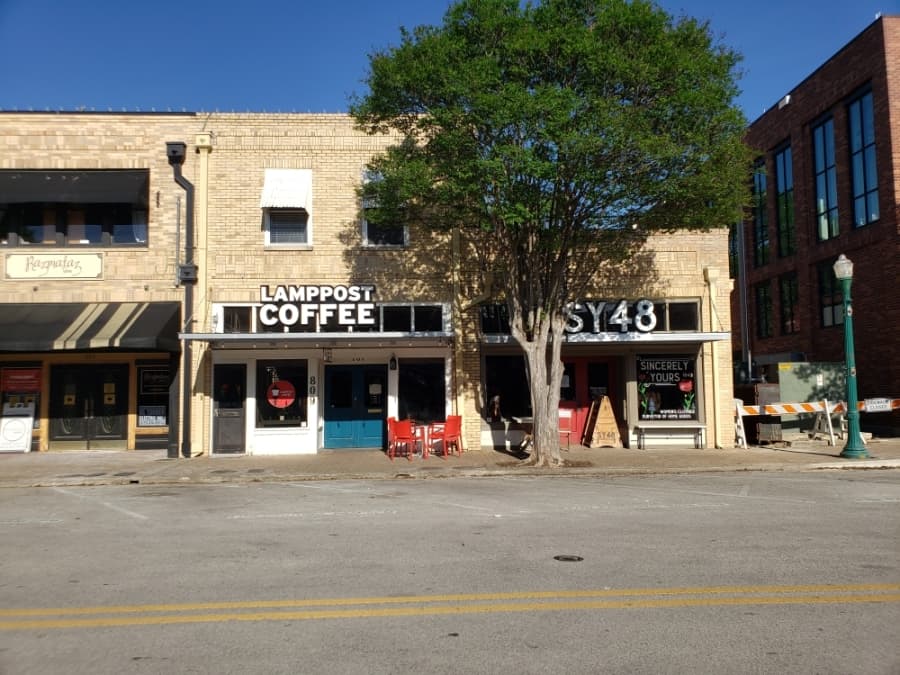 Most shops were closed on the Georgetown Square April 1. (Ali Linan/Community Impact Newspaper)