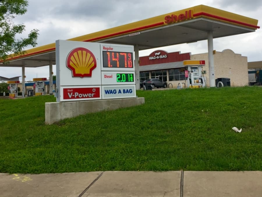 Gas prices throughout the region have dipped over the past several weeks. (Taylor Jackson Buchanan/Community Impact Newspaper)
