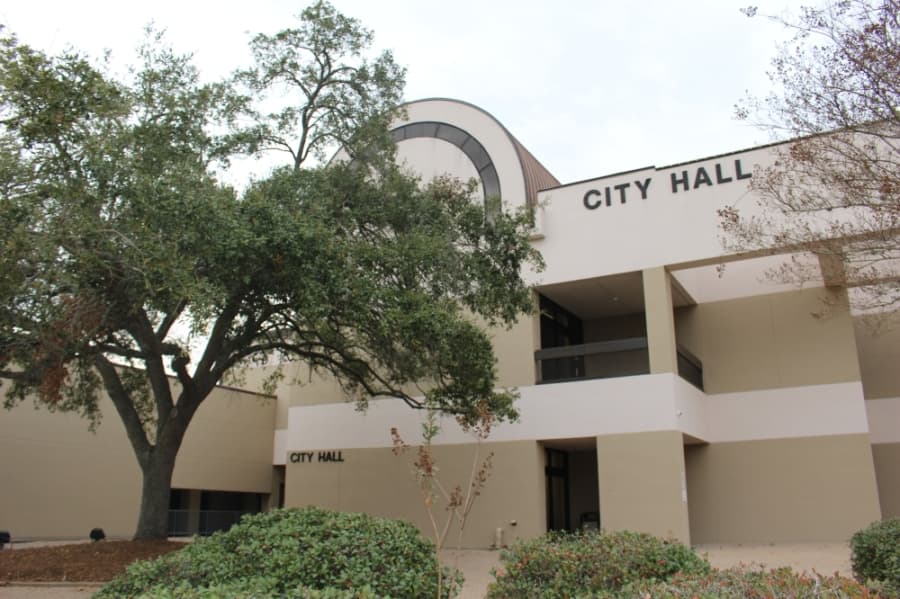 Missouri City City Council votes to continue city manager search, directs staff to post position online