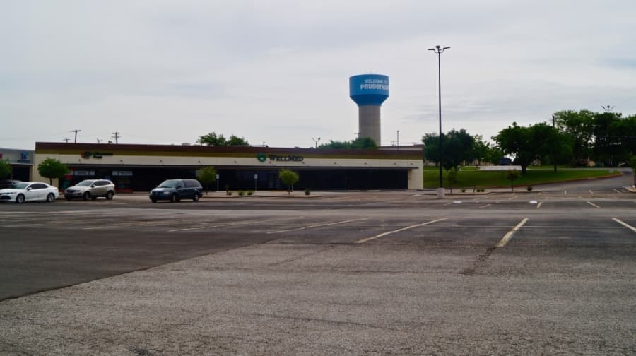 Windermere Center sits virtually empty of shoppers. (Kelsey Thompson/Community Impact Newspaper)