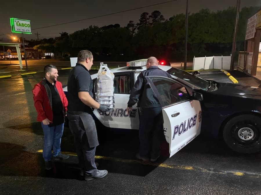 Joe's Italian Restaurant donates meals to Montgomery County first responders