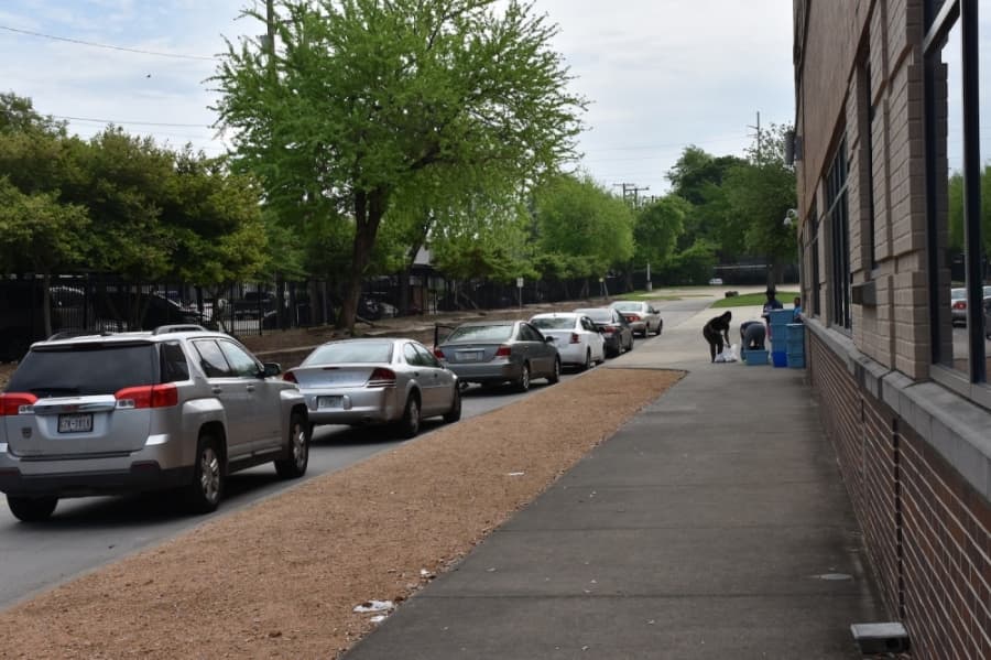 Cars lined the drive at Audelia Creek Elementary as families waited to pick up meals. (Makenzie Plusnick/Community Impact Newspaper)