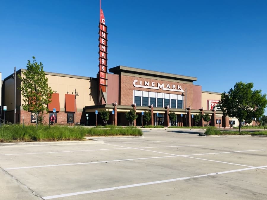 The parking lot sits empty at the Cinemark movie theater at Alliance Town Center. (Ian Pribanic/Community Impact Newspaper)
