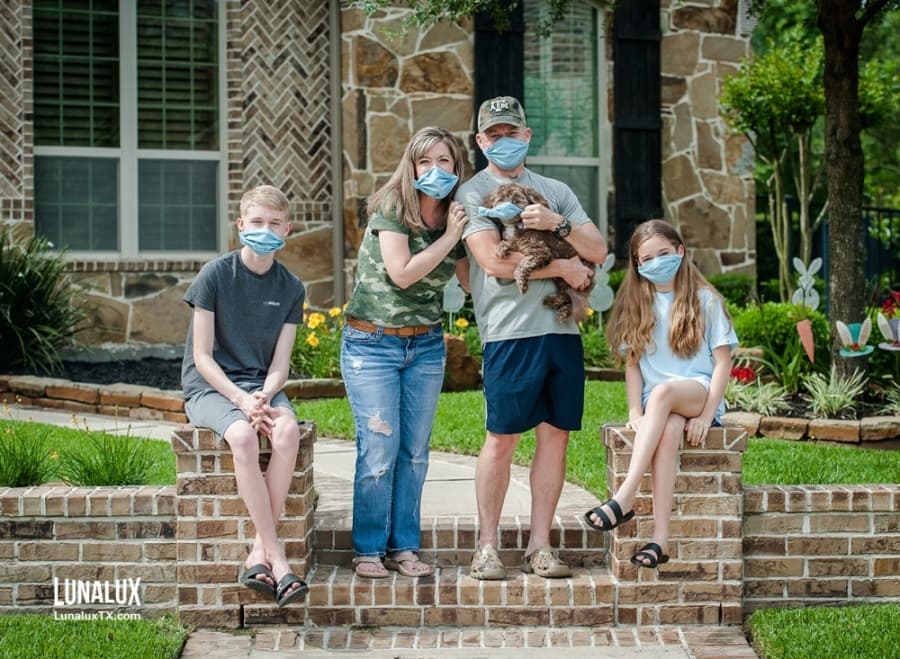 Cypress photographer Shannon Valentine captures portraits of families on their front porches during the coronavirus outbreak. (Courtesy Lunalux)
