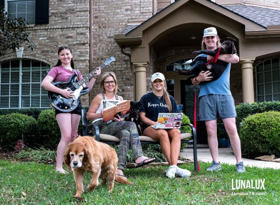 Cypress photographer Shannon Valentine captures portraits of families on their front porches during the coronavirus outbreak. (Courtesy Lunalux)