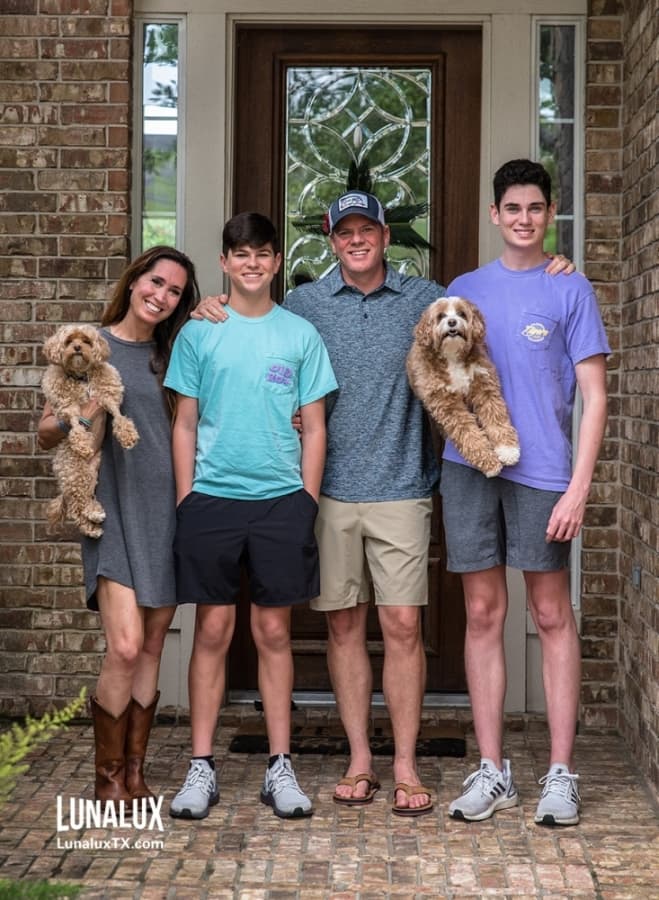 Cypress photographer Shannon Valentine captures portraits of families on their front porches during the coronavirus outbreak. (Courtesy Lunalux)