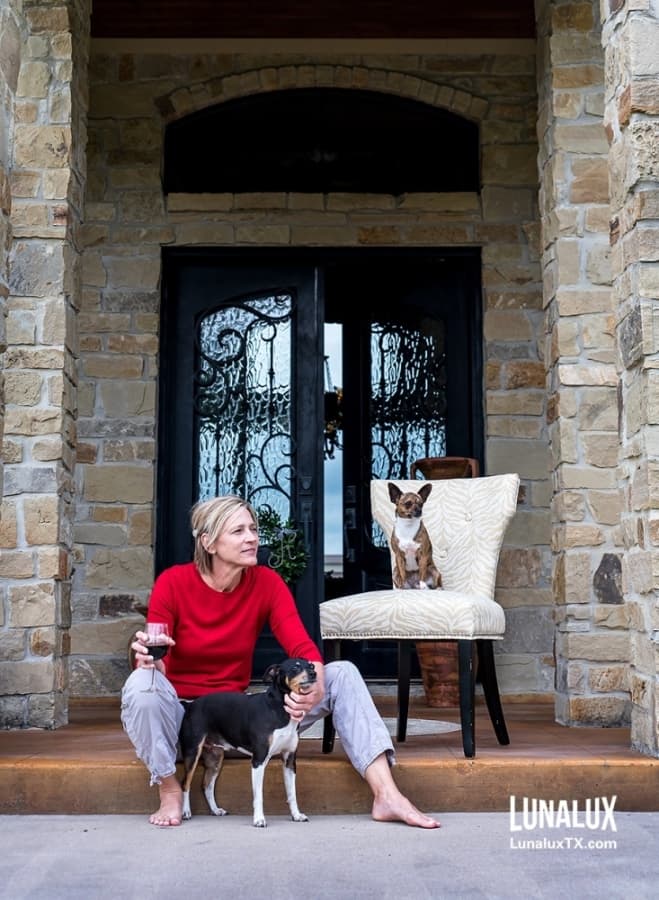 Cypress photographer Shannon Valentine captures portraits of families on their front porches during the coronavirus outbreak. (Courtesy Lunalux)
