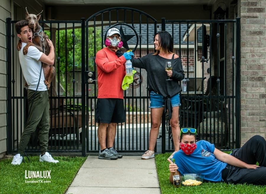 Cypress photographer captures families at home to benefit Houston Food Bank