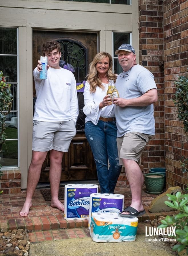 Cypress photographer Shannon Valentine captures portraits of families on their front porches during the coronavirus outbreak. (Courtesy Lunalux)
