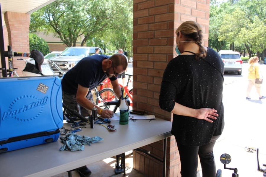 Tailwind Bicycles in Kingwood has been busy since stay-at-home orders were issued. On April 15, customers lined up to get their bikes repaired. (Kelly Schafler/Community Impact Newspaper)