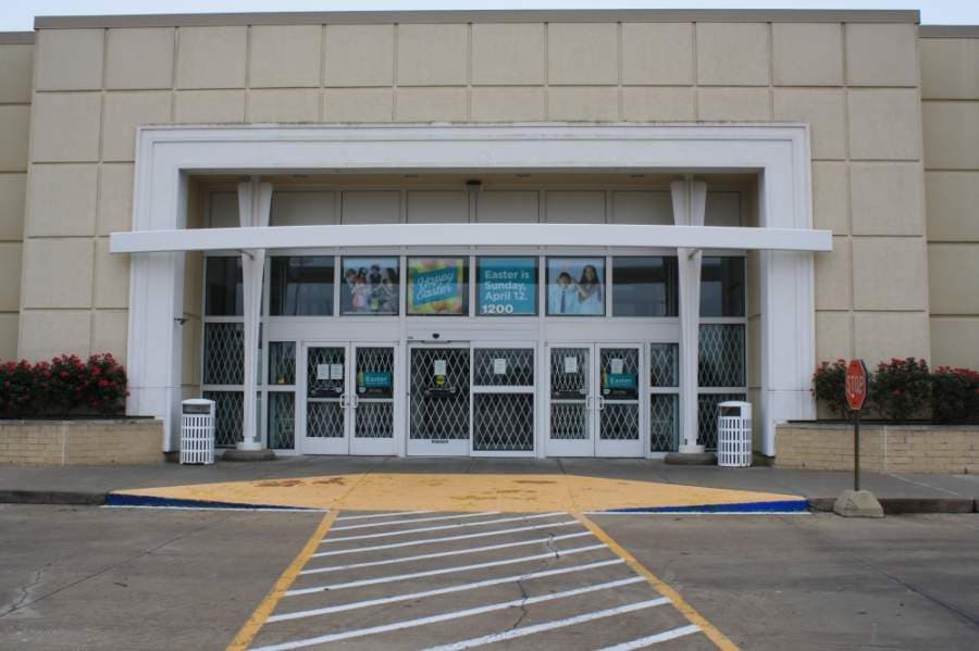 Kohl's at 1200 Fry Road, Houston, locked its doors April 4 before the Easter holiday due to stay-at-home orders. (Jen Para/Community Impact Newspaper)