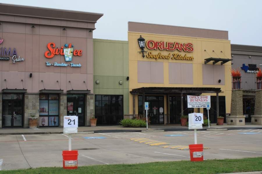 Restaurants at The Gardens at Westgreen shopping center advertise their business while offering pickup orders. (Jen Para/Community Impact Newspaper)