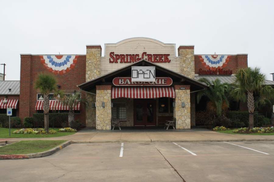 Spring Creek Barbeque lets residents know it is not temporarily closed during the coronavirus pandemic on April 4. (Jen Para/Community Impact Newspaper)
