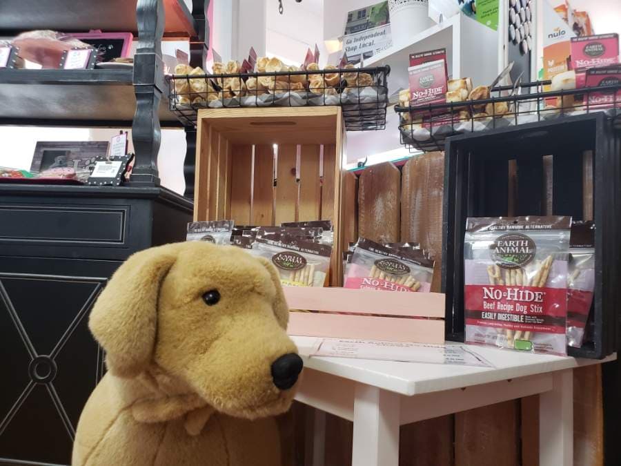Pupology offers a variety of pet food, treats and accessories. (Ali Linan/Community Impact Newspaper)