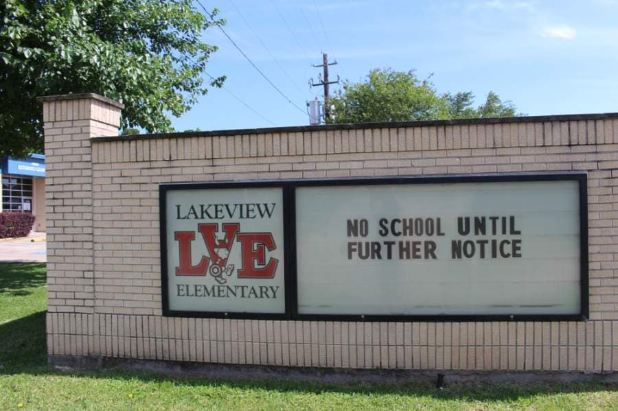 The marquee sign at Lakeview Elementary School. (Claire Shoop/Community Impact Newspaper)
