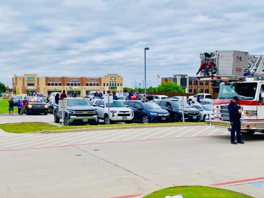Frisco residents gathered in their cars at Medical City Frisco on April 14 to cheer on medical staff during their shift change. (Courtesy Medical City Frisco)
