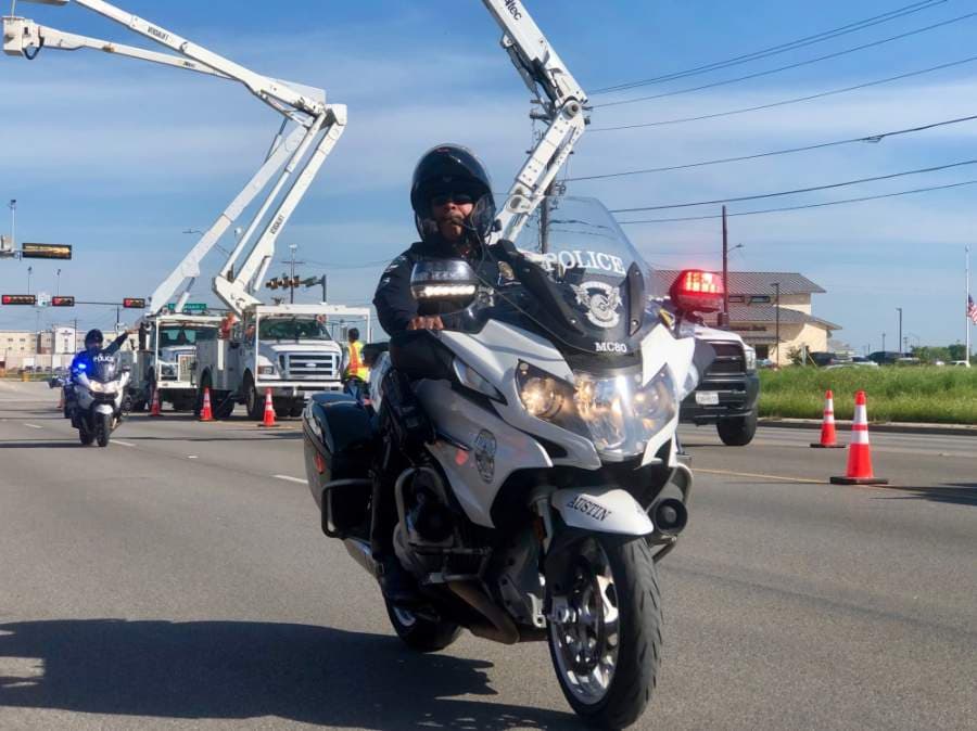 The procession for fallen officer Justin Putnam started in Austin and made its way to Thomason Funeral Home, San Marcos. (Evelin Garcia/ Community Impact Newspaper)
