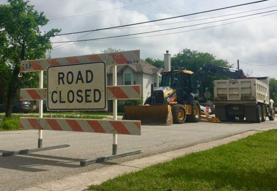 The Live Oak Street improvement project continues in the midst of the coronavirus crisis. (Taylor Jackson Buchanan/Community Impact Newspaper)