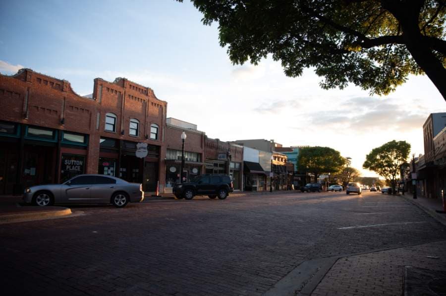 Downtown Plano stores among first to reopen for retail curbside service
