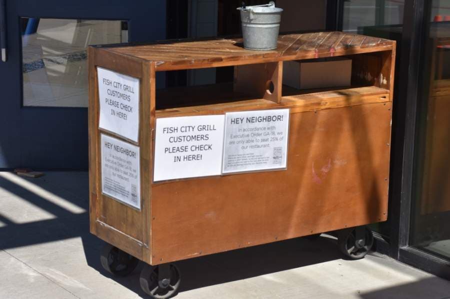 Customers at Fish City Grill in CityLine are required to wait outside until a table is available. (Makenzie Plusnick/Community Impact Newspaper)