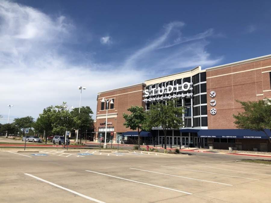 The parking lot at Studio Movie Grill sat empty as the store has not announced plans for when it will reopen despite Abbott's order. (Ana Erwin/Community Impact Newspaper)