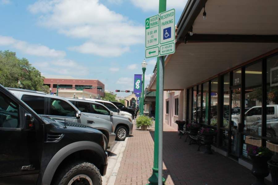 Cars lined up in downtown Conroe. (Andy Li/Community Impact Newspaper)