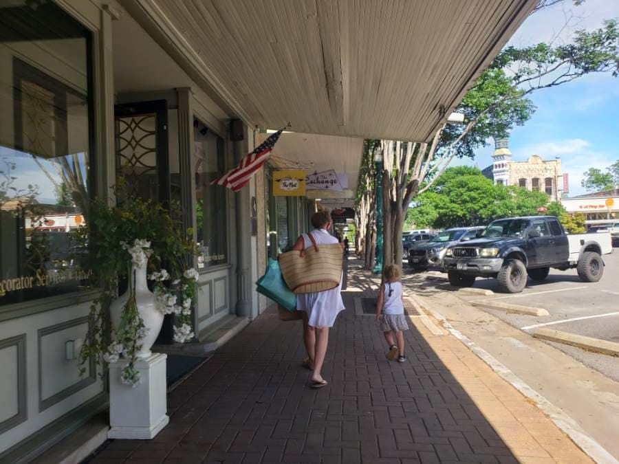 After stores and restaurants were closed for over a month and residents were asked to stay home as a measure to reduce the spread of the novel coronavirus, Georgetown businesses began to open with limited capacity May 1 after the Williamson County "Stay Home Stay Safe" order was lifted. (Ali Linan/Community Impact Newspaper)