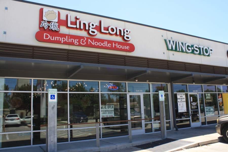 Neither Ling Long nor Wingstop were open for dine-in guests May 3 at 19111 Katy Freeway, Katy. (Jen Para/Community Impact Newspaper)