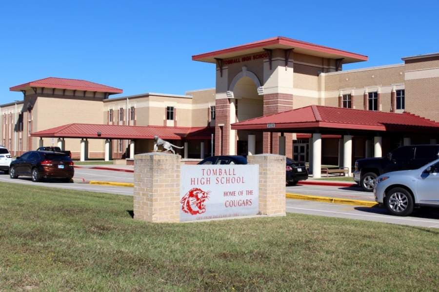 'Adopt a Senior': Tomball ISD parents look to new avenues to celebrate their graduates