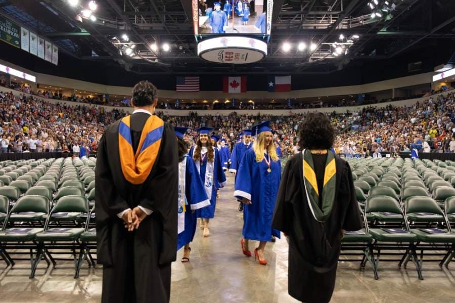 Texas issues guidelines for hybrid, in-person high school graduation ceremonies