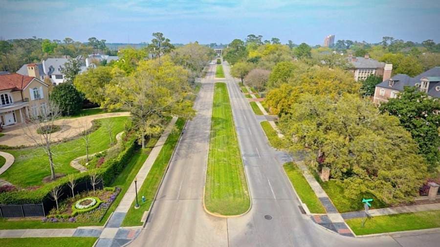 River Oaks Boulevard restoration and beautification project underway