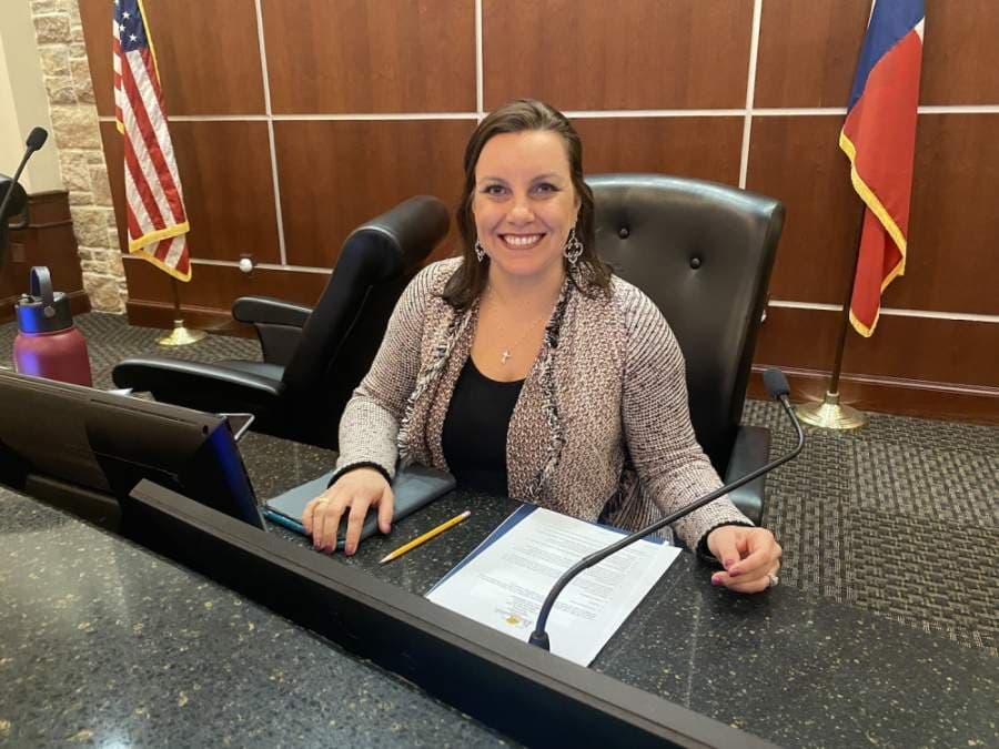 Bee Cave City Council issues new oaths of office, officially has new mayor