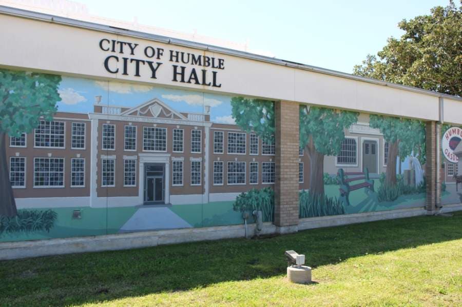 Humble City Council swears in incumbent members, discusses annexing property