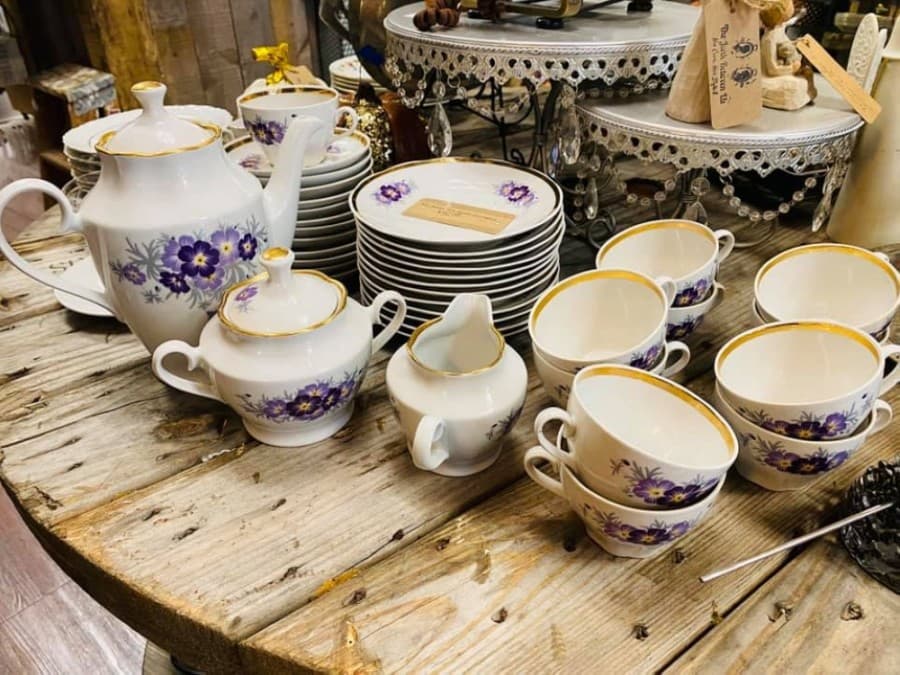 The Junk Between Us now open in Old Town Spring