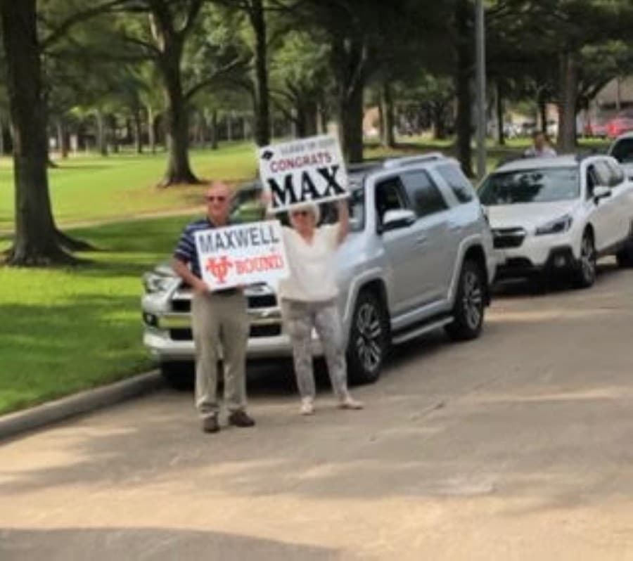 Community members waved and clapped to the parade of Cinco Ranch High School seniors who attended Fielder Elementary on May 21. (Courtesy Janie Dale)