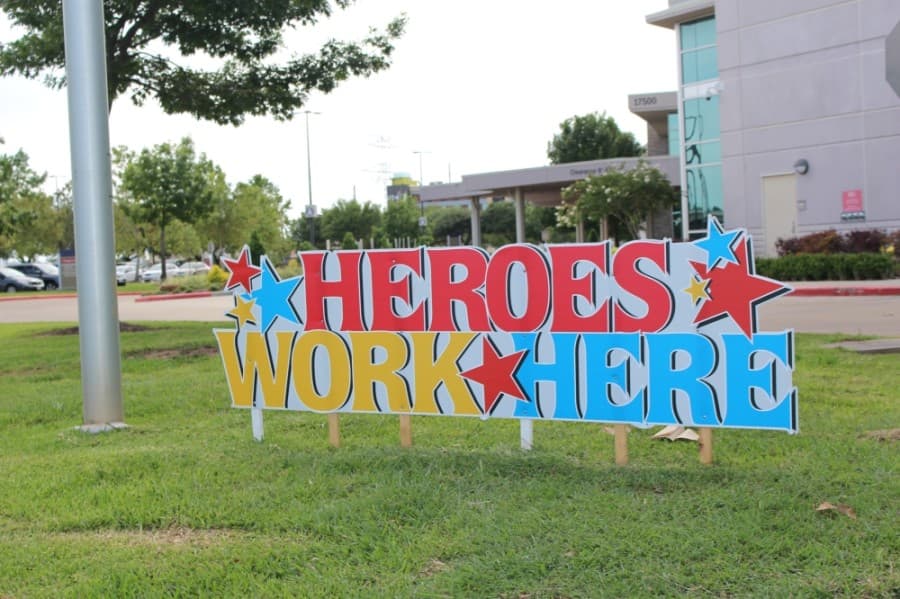 CHI St. Luke's Sugar Land Hospital and Memorial Hermann Sugar Land Hospital display yard signs recognizing their staff. (Photos by Claire Shoop/Community Impact Newspaper)