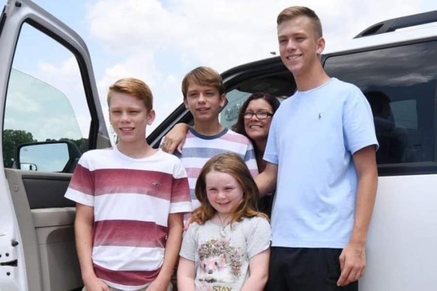 Spring-based Kailee Mills Foundation gifts house to four siblings orphaned following car crash