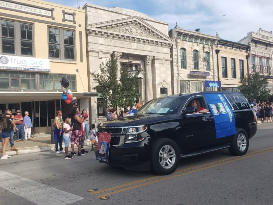 The Georgetown ISD seniors' parade May 29 passed through the Georgetown Square. (Ali Linan/Community Impact Newspaper)