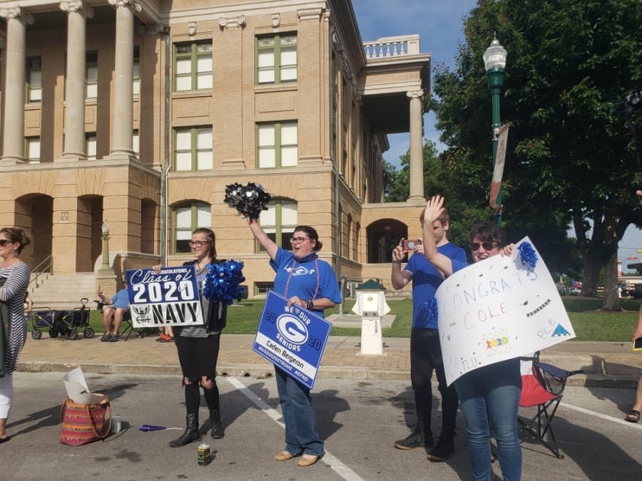 The Georgetown ISD seniors' parade passes the Williamson County Courthouse May 29. (Ali Linan/Community Impact Newspaper)
